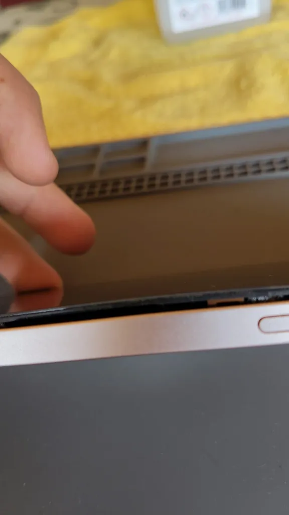 Alinutz Service - Ecran laptop desprins
